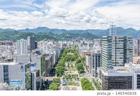 北海道札幌市 札幌市中心部 大通公園と札幌の街並み 北海道札幌市 札幌市中心部 大通公園と札幌の街並み 140540838