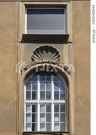 Large Arched Window with Shell Ornament on Vintage Facade Large Arched Window with Shell Ornament on Vintage Facade 140540944