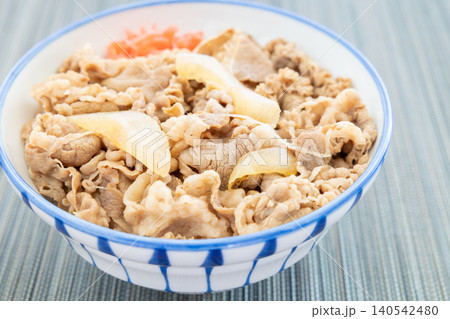 おいしい牛丼、紅生姜付き おいしい牛丼、紅生姜付き 140542480