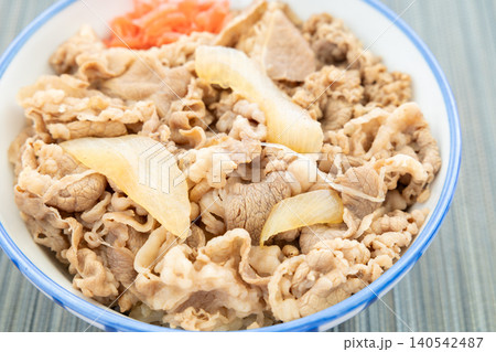 おいしい牛丼、紅生姜付き 140542487