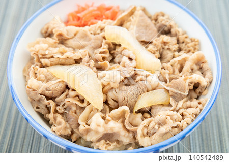 おいしい牛丼、紅生姜付き おいしい牛丼、紅生姜付き 140542489