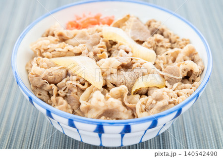 おいしい牛丼、紅生姜付き 140542490