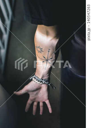 hand tatto hand tatto 140547263