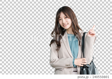 Young Asian businesswoman walking in an office area in the city Young Asian businesswoman walking in an office area in the city 140550801