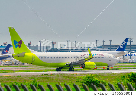 成田空港 旅客機イメージ・ジンエアー  140550901