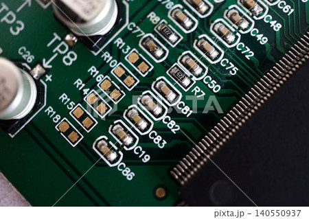 半導体IC周辺に配置された積層セラミックコンデンサ 半導体IC周辺に配置された積層セラミックコンデンサ 140550937