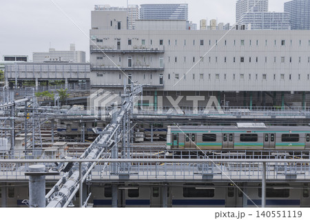 高輪の車両基地に停車する電車と鉄道設備 高輪の車両基地に停車する電車と鉄道設備 140551119
