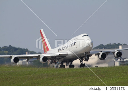 横田基地から離陸するカリッタ航空のボーイング747 横田基地から離陸するカリッタ航空のボーイング747 140551178