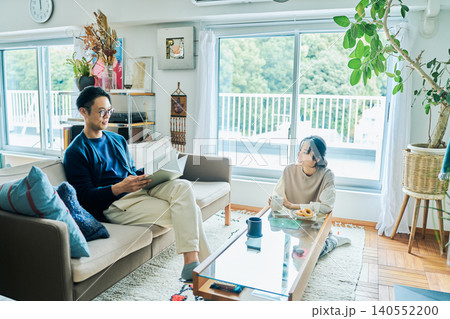 会話する夫婦 会話する夫婦 140552200