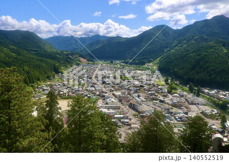 郡上八幡城・天守からの眺望・飛騨高山方面（岐阜県・郡上市） 140552519
