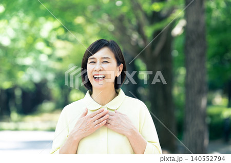 介護スタッフの女性 140552794