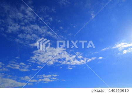 青空に浮かぶ雲 140553610