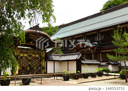 鎌倉の建長寺の唐門と大庫裏の風景 140553731