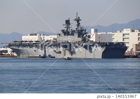 大阪港に停泊するアメリカ級強襲揚陸艦アメリカ 大阪港に停泊するアメリカ級強襲揚陸艦アメリカ 140553967
