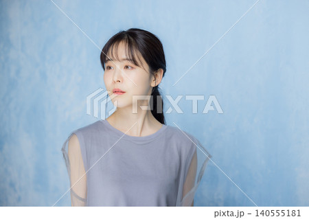 若い女性 若い女性 140555181