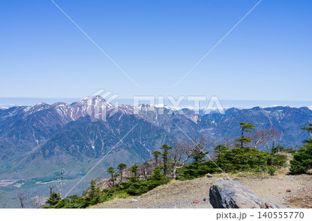 栃木県日光市 男体山山頂から望む日光白根山と至仏山 栃木県日光市 男体山山頂から望む日光白根山と至仏山 140555770