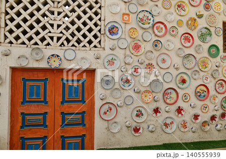 The porcelain patterns adorning the walls of the ancient city of Kuche on the Silk Road and the charming city of Aksu. Kuche, an ancient kingdom full of vibrant colors. 140555939