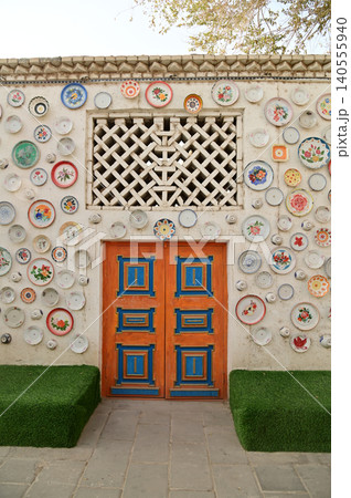 The porcelain patterns adorning the walls of the ancient city of Kuche on the Silk Road and the charming city of Aksu. Kuche, an ancient kingdom full of vibrant colors. 140555940