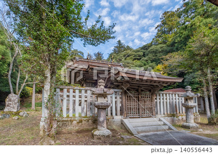 鳥取東照宮(旧樗谿神社)唐門と本殿 鳥取県鳥取市上町 鳥取東照宮(旧樗谿神社)唐門と本殿 鳥取県鳥取市上町 140556443