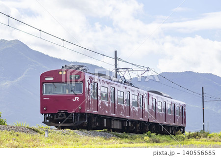 播但線を走る103系電車 140556685