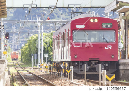 播但線寺前駅に停車する103系電車 播但線寺前駅に停車する103系電車 140556687