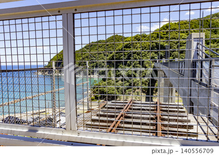 旧余部橋梁線路跡と日本海 旧余部橋梁線路跡と日本海 140556709