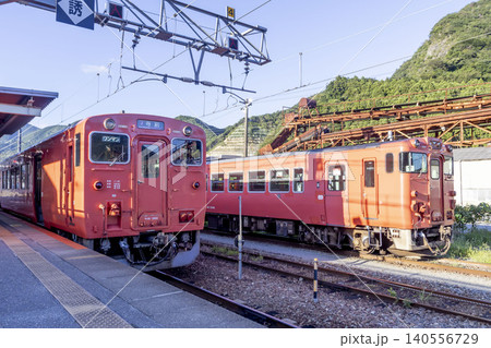 播但線寺前駅に停車するキハ41 播但線寺前駅に停車するキハ41 140556729