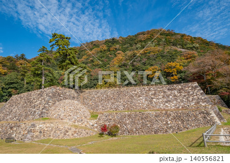 秋の久松山と鳥取城跡の巻石垣 鳥取県鳥取市東町 秋の久松山と鳥取城跡の巻石垣 鳥取県鳥取市東町 140556821