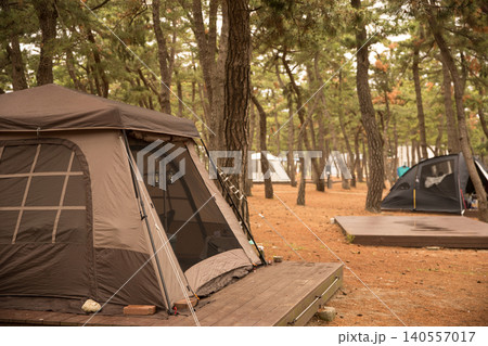 Relaxing at a Gangwondo campsite Relaxing at a Gangwondo campsite 140557017
