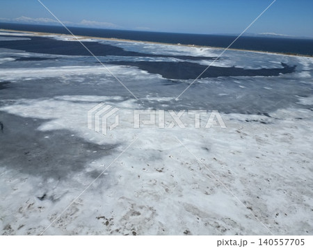 北海道別海町の野付半島の氷平原上空から空撮 140557705