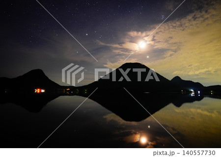 夜明け前の山 夜明け前の山 140557730