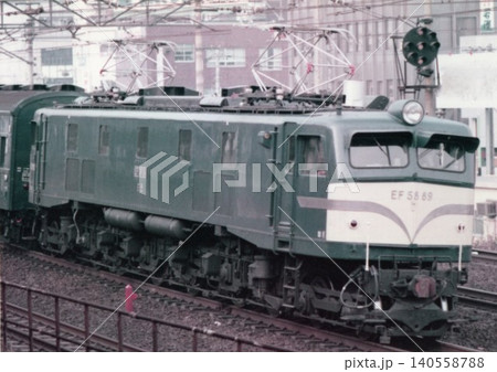 1970年代の東北本線西日暮里付近を走行する国鉄EF58形89号機 1970年代の東北本線西日暮里付近を走行する国鉄EF58形89号機 140558788