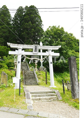 【花巻市 修験道の本山的存在「早池峯神社(大迫)」参道入口と一ノ鳥居】 【花巻市 修験道の本山的存在「早池峯神社(大迫)」参道入口と一ノ鳥居】 140560211