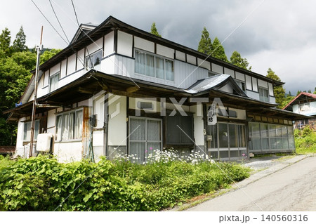 【花巻市 修験道の本山的存在「早池峯神社(大迫)」参道入口にある宿坊由来の民宿相模坊の外観】 【花巻市 修験道の本山的存在「早池峯神社(大迫)」参道入口にある宿坊由来の民宿相模坊の外観】 140560316