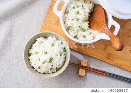 豆ご飯 グリンピースの混ぜご飯 豆ご飯 グリンピースの混ぜご飯 140563557