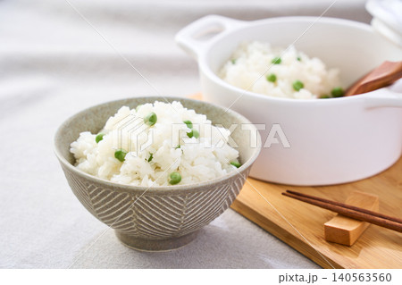 豆ご飯 グリンピースの混ぜご飯 140563560
