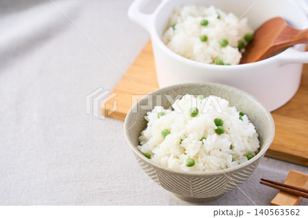 豆ご飯 グリンピースの混ぜご飯 140563562
