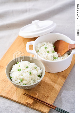 豆ご飯 グリンピースの混ぜご飯 140563566