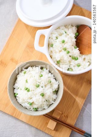 豆ご飯 グリンピースの混ぜご飯 140563567