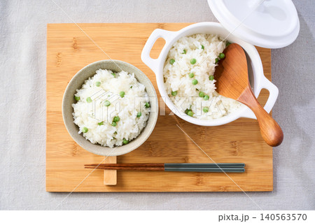 豆ご飯 グリンピースの混ぜご飯 140563570