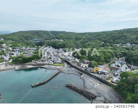 ジョン万次郎生誕地・中ノ浜集落の遠景 高知県土佐清水市 ジョン万次郎生誕地・中ノ浜集落の遠景 高知県土佐清水市 140563740