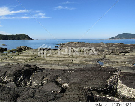 熊本県天草市、美しい海が広がる魚貫海岸（おにきかいがん） 140565424