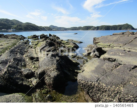 熊本県天草市、美しい海が広がる魚貫海岸（おにきかいがん） 140565465