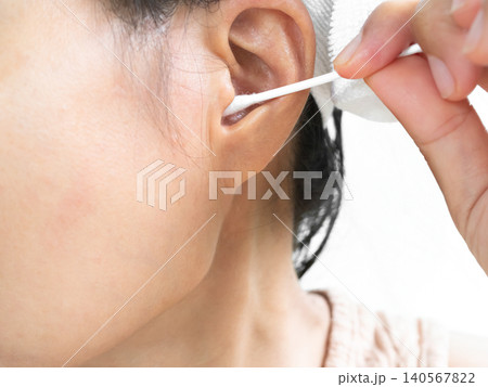 Woman picking earwax with cotton buds because blocked earwax tinnitus problem hearing, health care body hyginen cleanup dirty . Woman picking earwax with cotton buds because blocked earwax tinnitus problem hearing, health care body hyginen cleanup dirty . 140567822