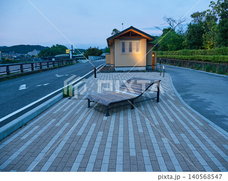 初夏の夕方の犬山城の木曽川遊歩道の風景 初夏の夕方の犬山城の木曽川遊歩道の風景 140568547