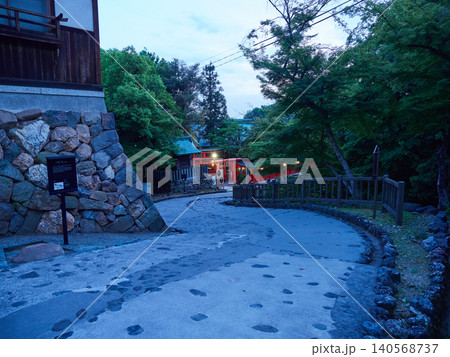 初夏の夕方の犬山市の観光名所犬山城の三光稲荷神社の風景 初夏の夕方の犬山市の観光名所犬山城の三光稲荷神社の風景 140568737