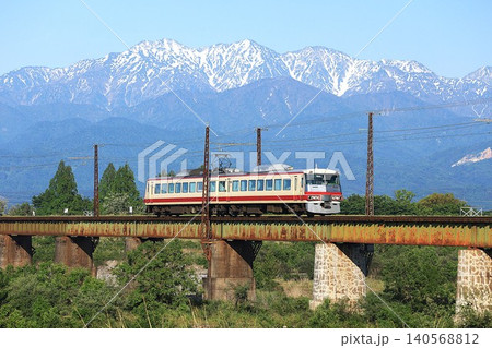 【富山地方鉄道】立山連峰と16010形 特急(本線:越中三郷〜越中荏原) 【富山地方鉄道】立山連峰と16010形 特急(本線:越中三郷〜越中荏原) 140568812