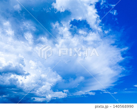 青空に浮かぶ雲 青空に浮かぶ雲 140568990
