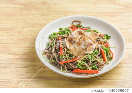 豚しゃぶ肉の冷製ソバ 140569007