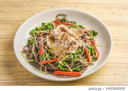 豚しゃぶ肉の冷製ソバ 豚しゃぶ肉の冷製ソバ 140569008